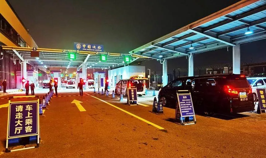 24小时通关皇岗口岸粤Z通关中