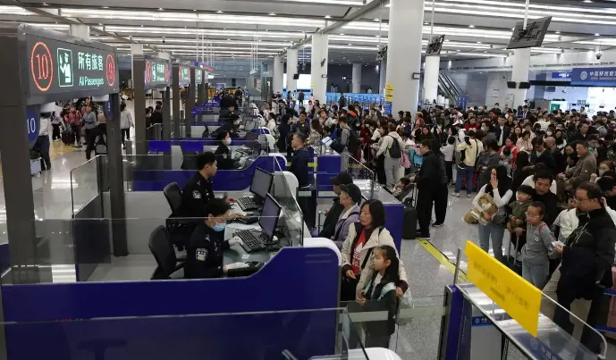 港珠澳大桥2025年客流车流双破纪录 港珠澳大桥2025年客流车流双破纪录