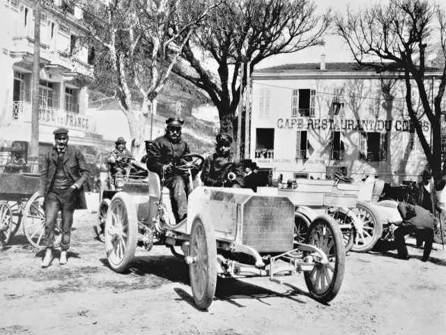 1900 年的 Mercedes 35 hp 1900 年的 Mercedes 35 hp