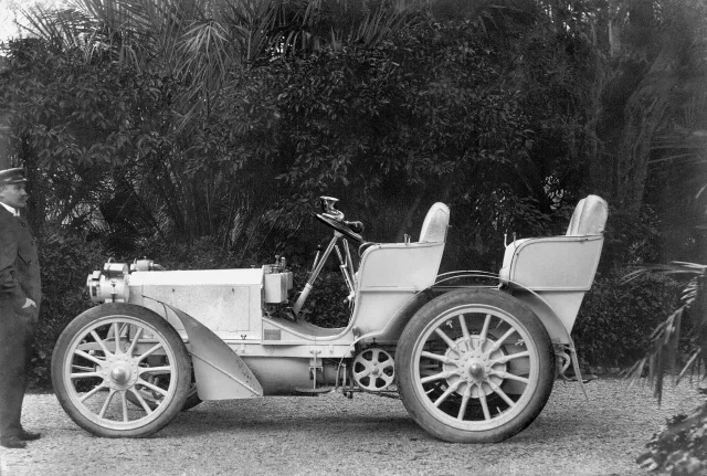 1900 年的 Mercedes 35 hp 1900 年的 Mercedes 35 hp